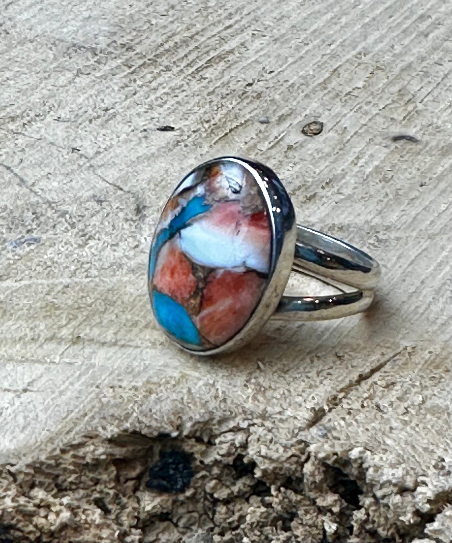 Spiny Oyster Shell & Kingman TQ Round Double Band Ring